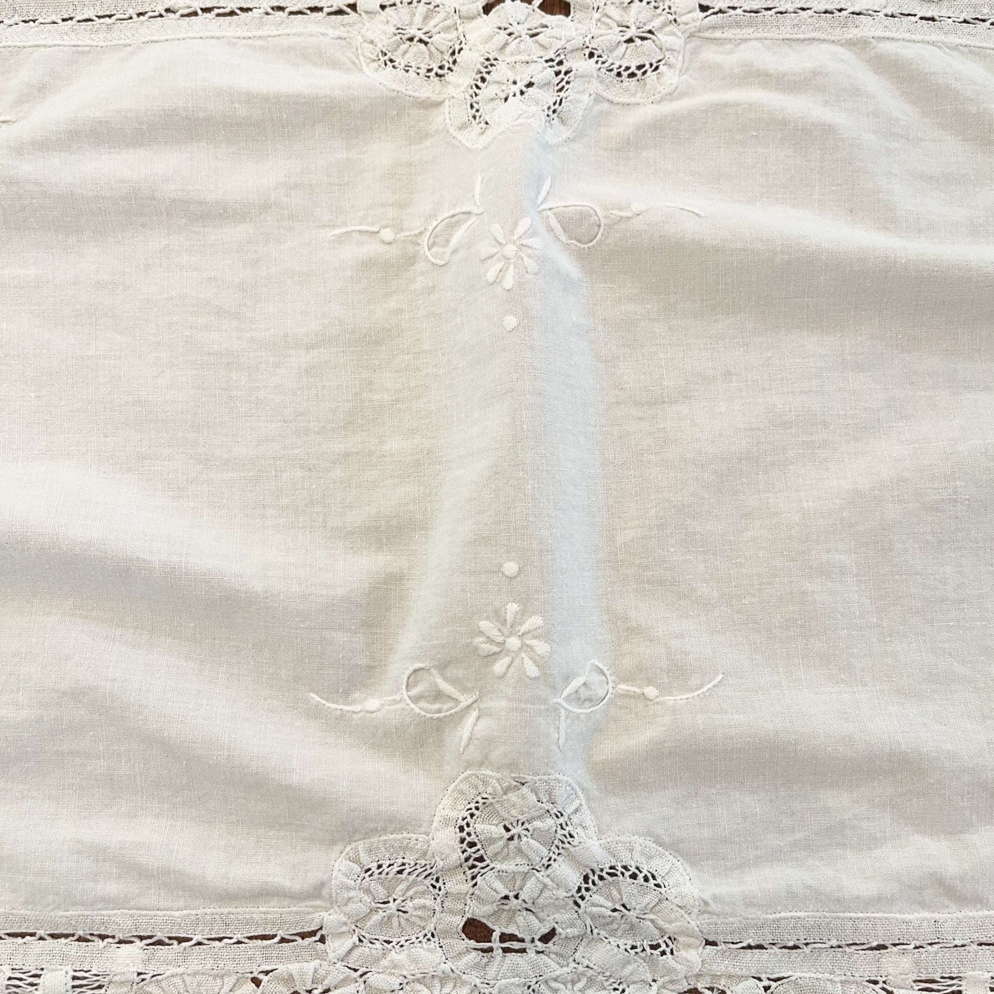 Vintage Brugge Lace Dresser Scarf | Ivory 32" French Country Decor