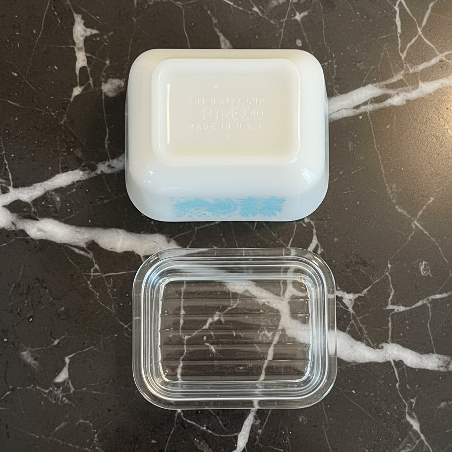 Vintage Pyrex Amish Butterprint Refrigerator Dish #501-C